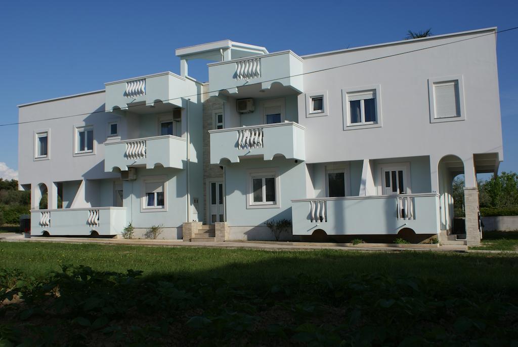 Apartments Toka Petrčane Exterior foto